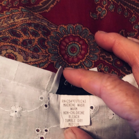 Eyelet short jacket - Picture 3 of 4